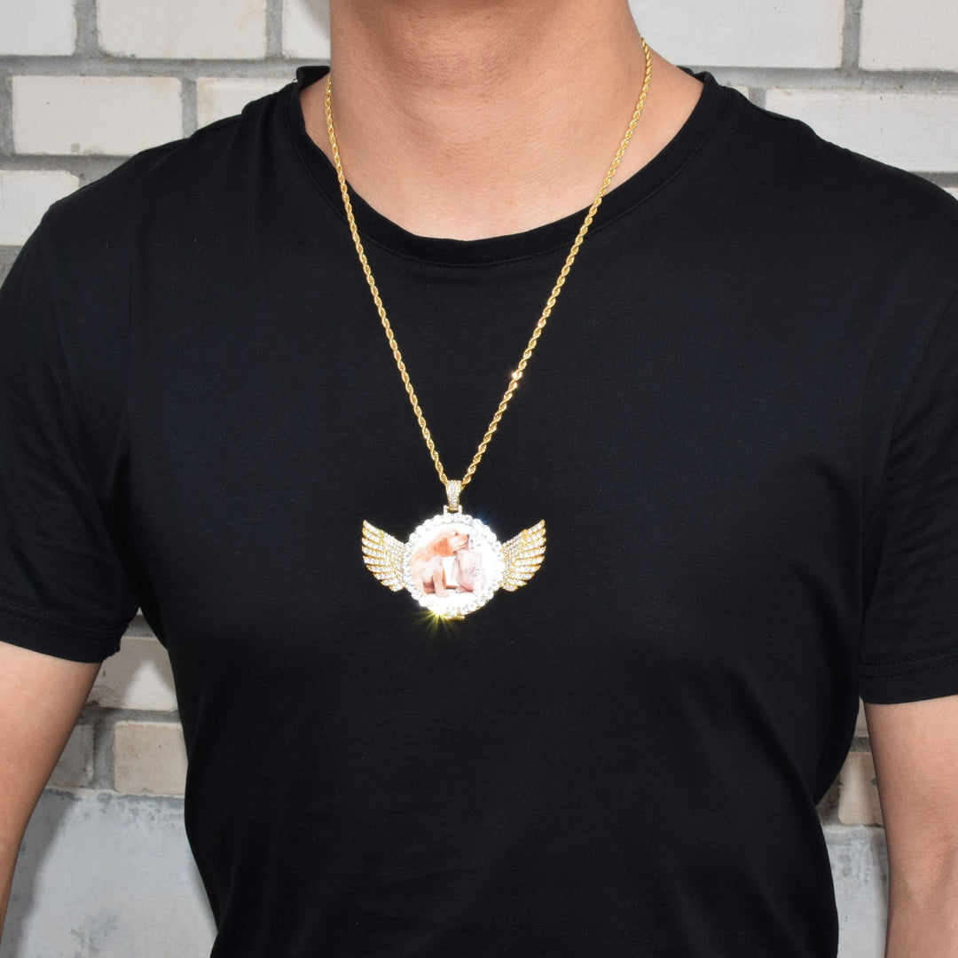 Necklace with picture inside