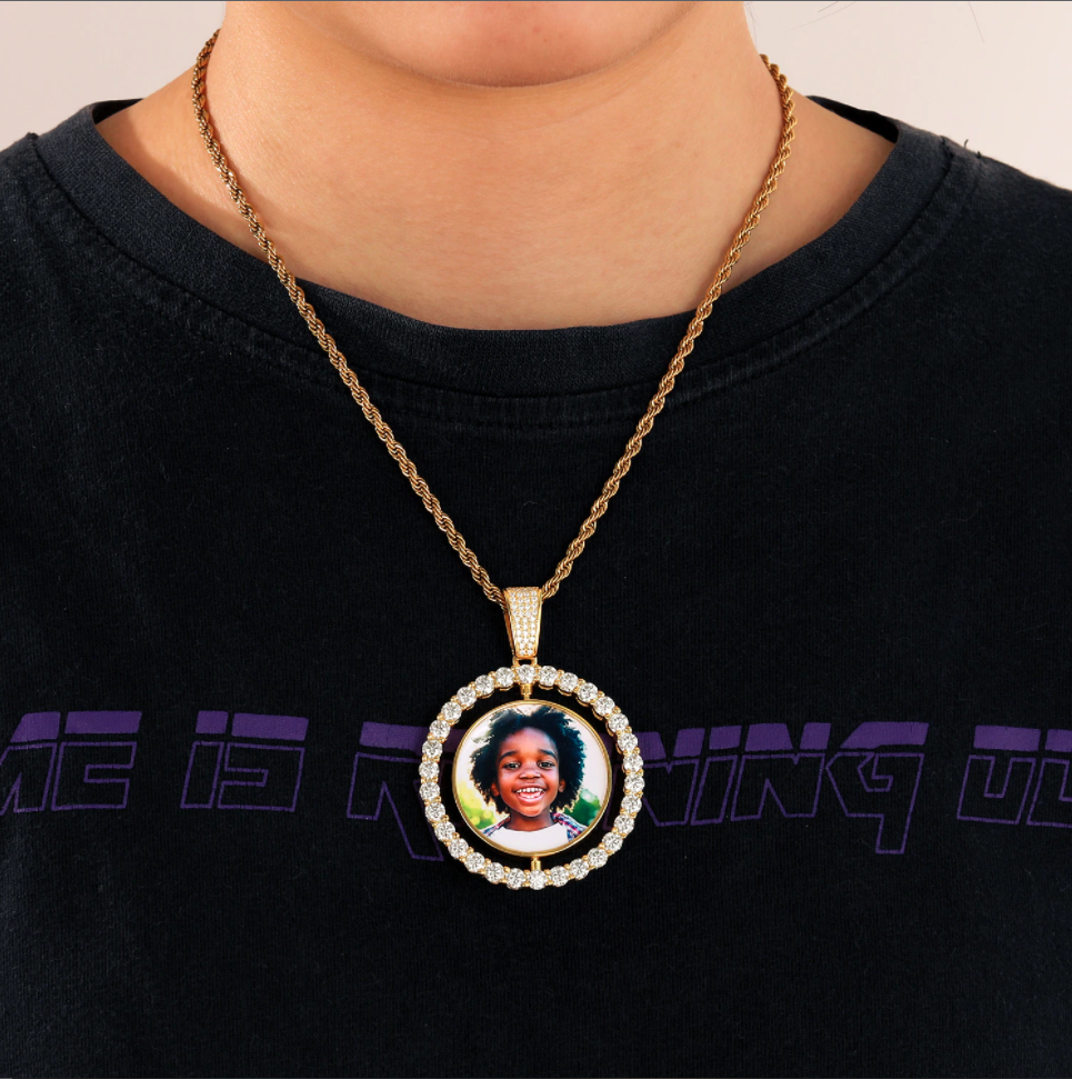 moissanite custom pendant