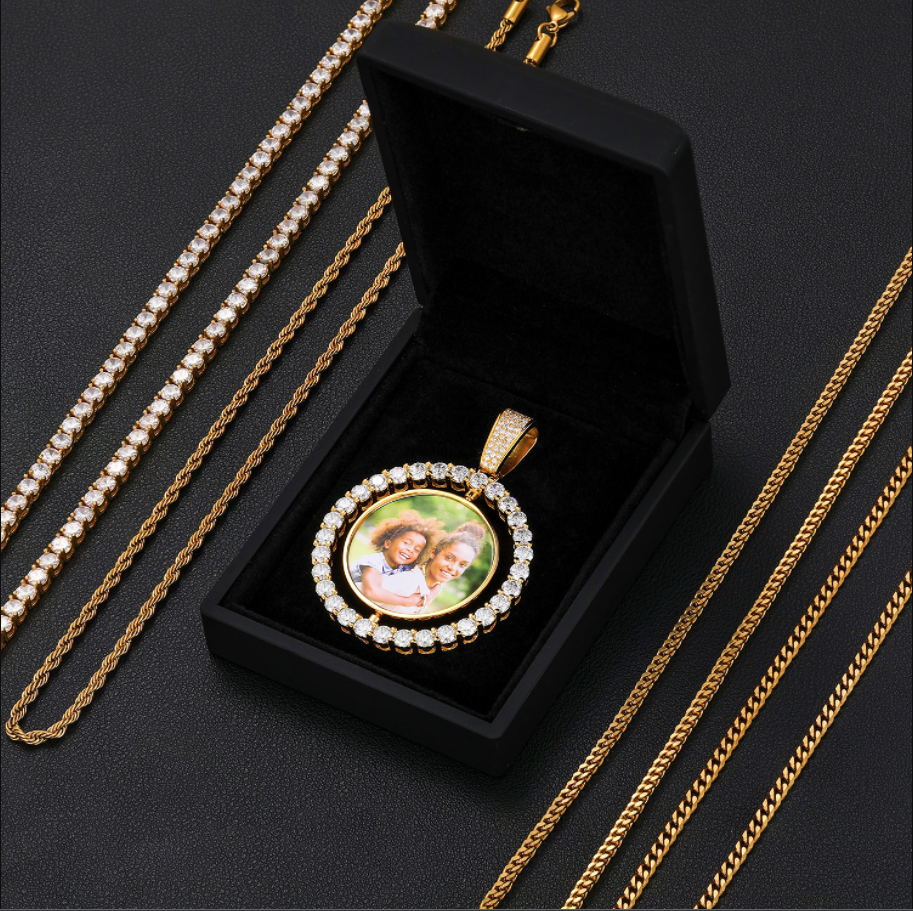 moissanite custom pendant