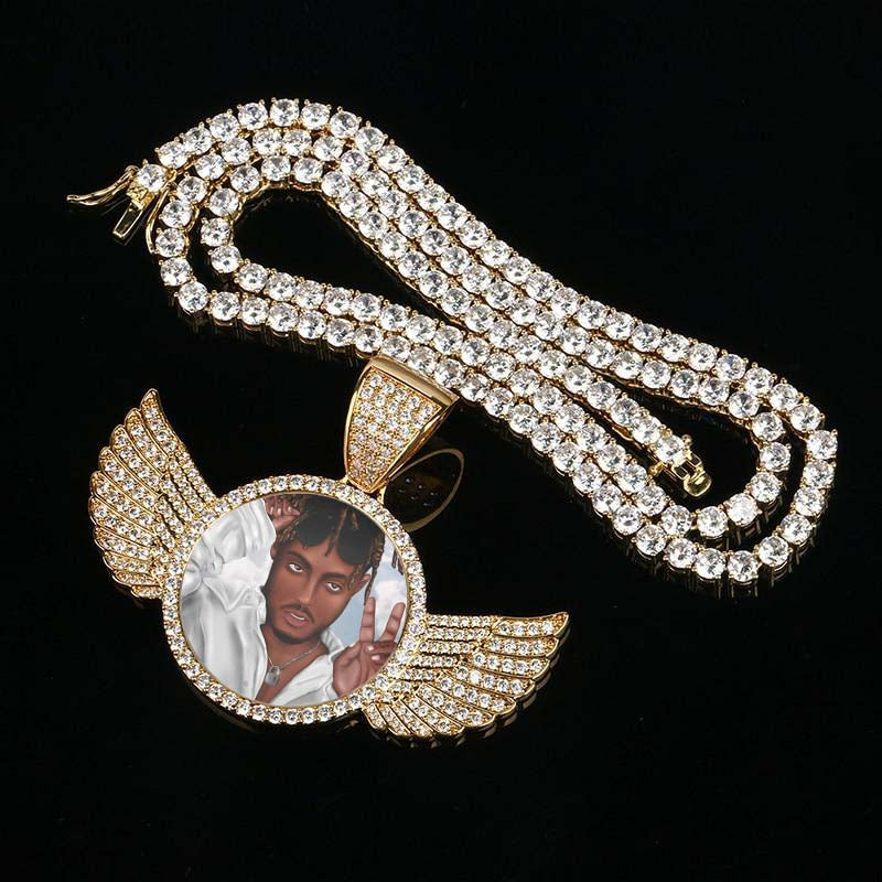picture on pendant
