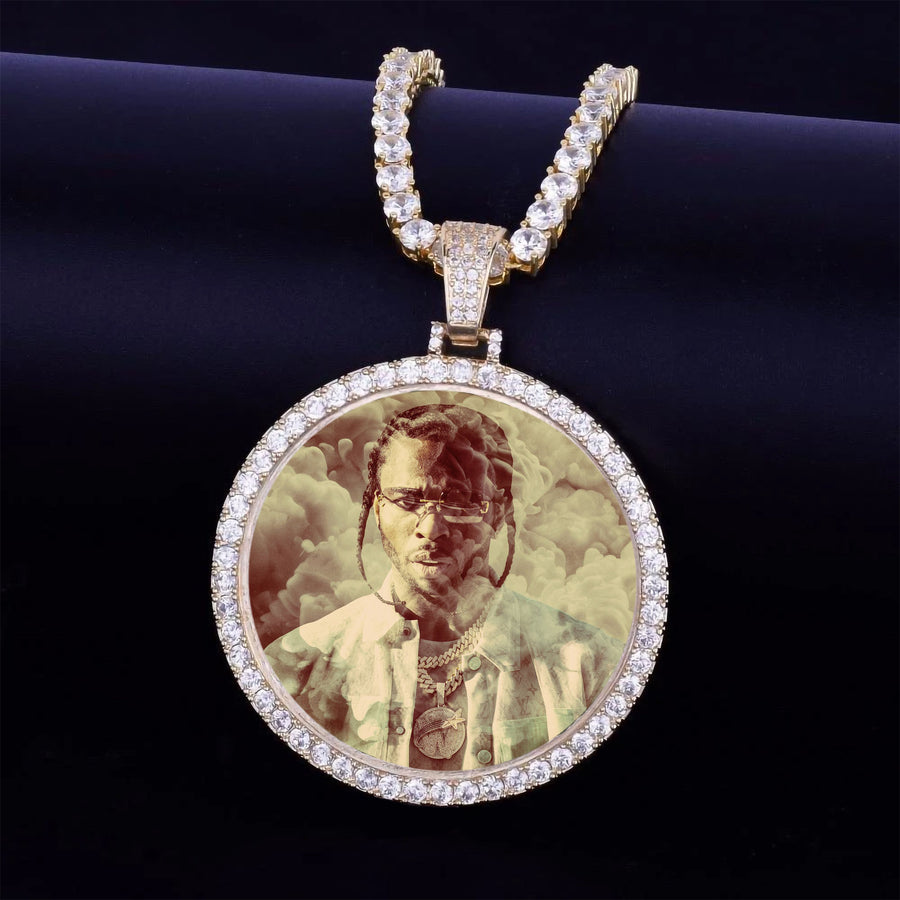 medallion necklace 